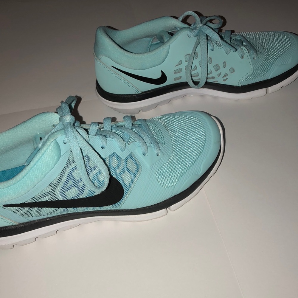 Light blue nike flex run